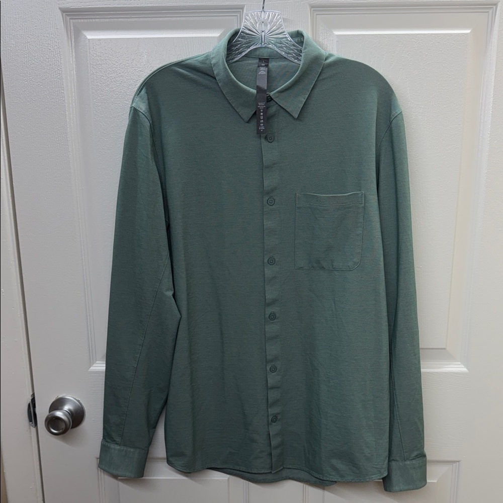 Lululemon commission Casual Men's Button Down Shirt in Sage Green